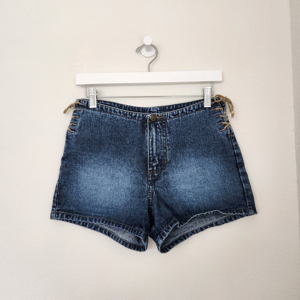 Vintage Y2K Dark Wash Denim Mid Rise Shorts Lace Up Sides Bratz Mudd Yo 4